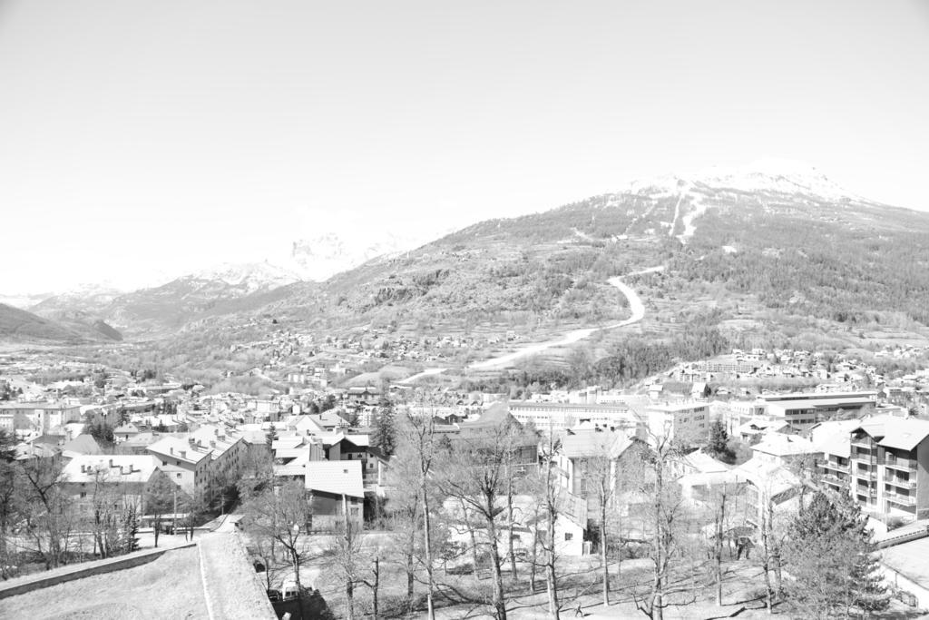 Auberge De La Paix Briançon Dış mekan fotoğraf