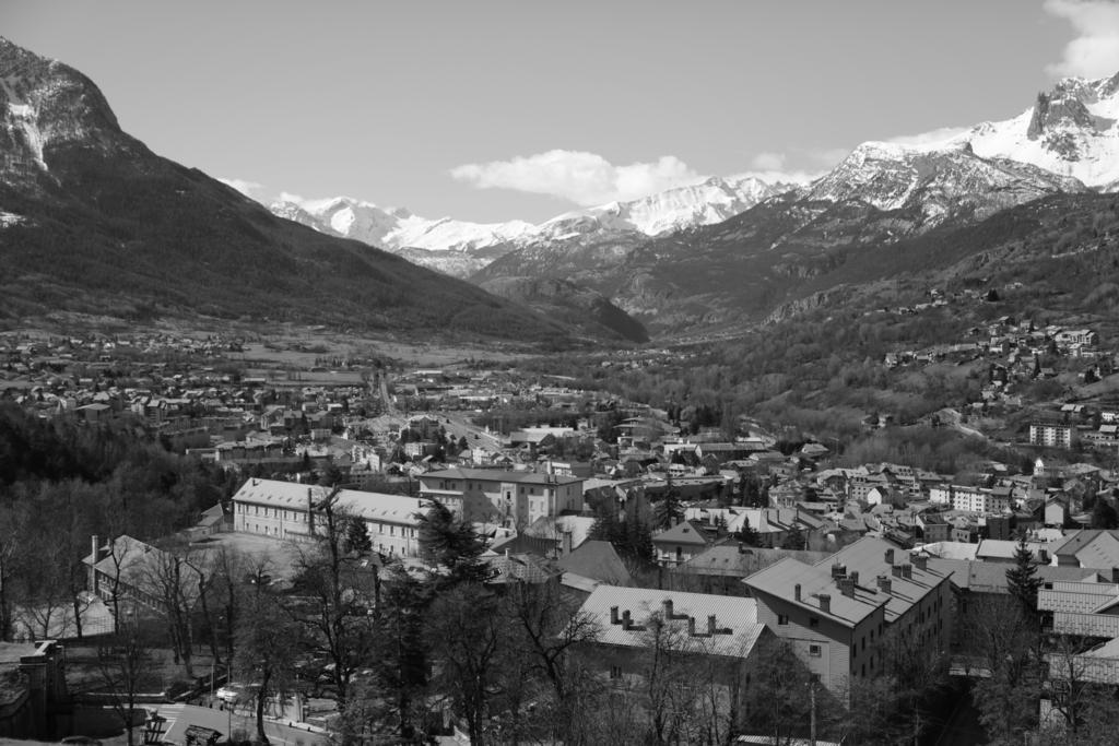 Auberge De La Paix Briançon Dış mekan fotoğraf